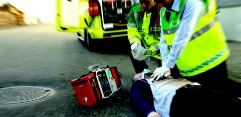 Defibrillatore 620x300 Sale Marasino: l’utilizzo del defibrillatore in una serata