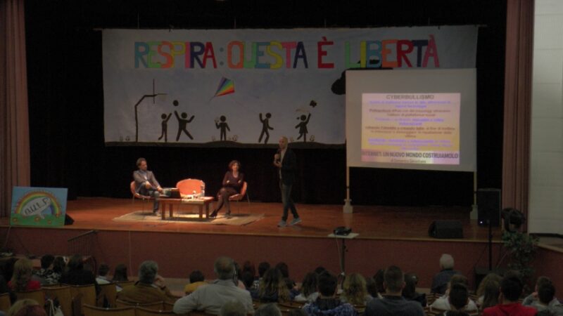 cyberbullismo paratico