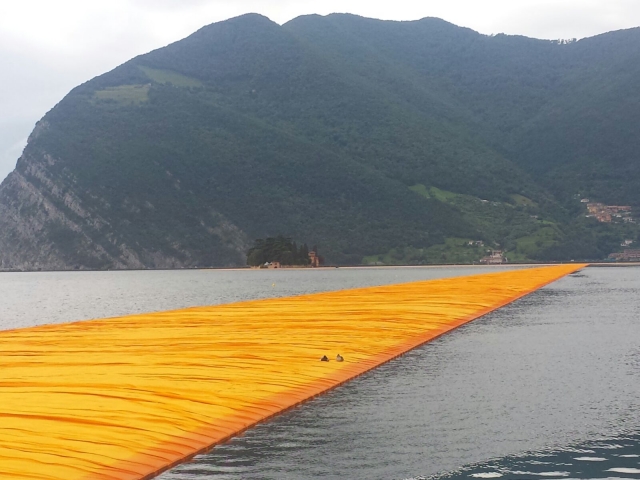 Floating piers telo montisola The Floating Piers telo Montisola
