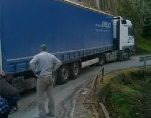 Tir incastrato
