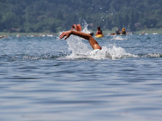 nuoto lago iseo