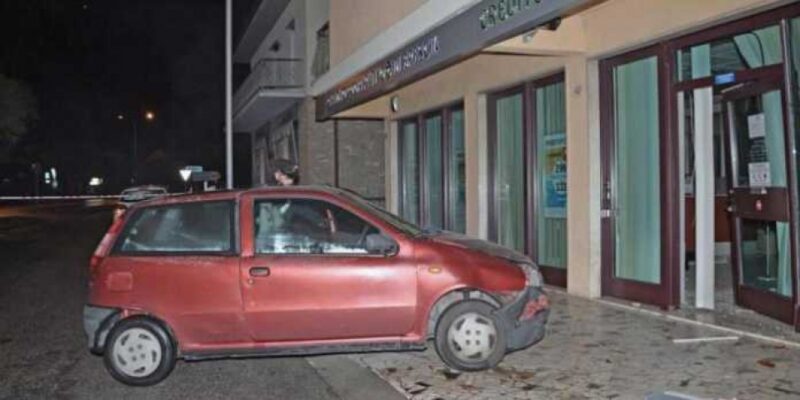 auto ariete bancomat auto ariete bancomat