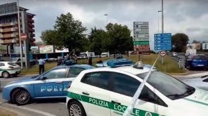 agente ferito mendicante bergamo