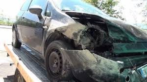 auto distrutta