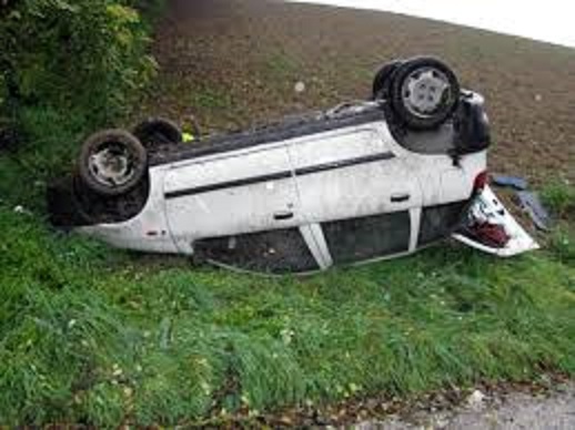 auto ribaltata