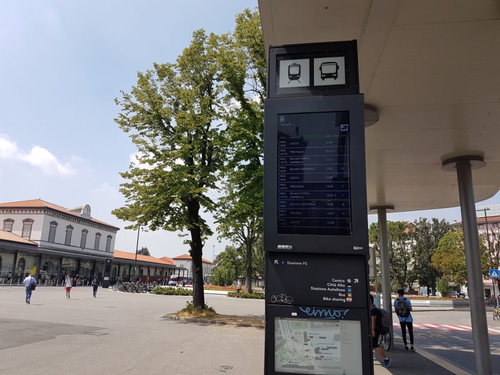 Totem terminal TEB info Trenord Totem terminal TEB info Trenord