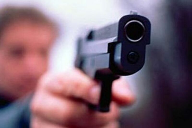 minaccia pistola beretta minaccia pistola beretta