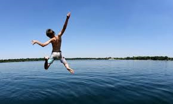 tuffo nel lago