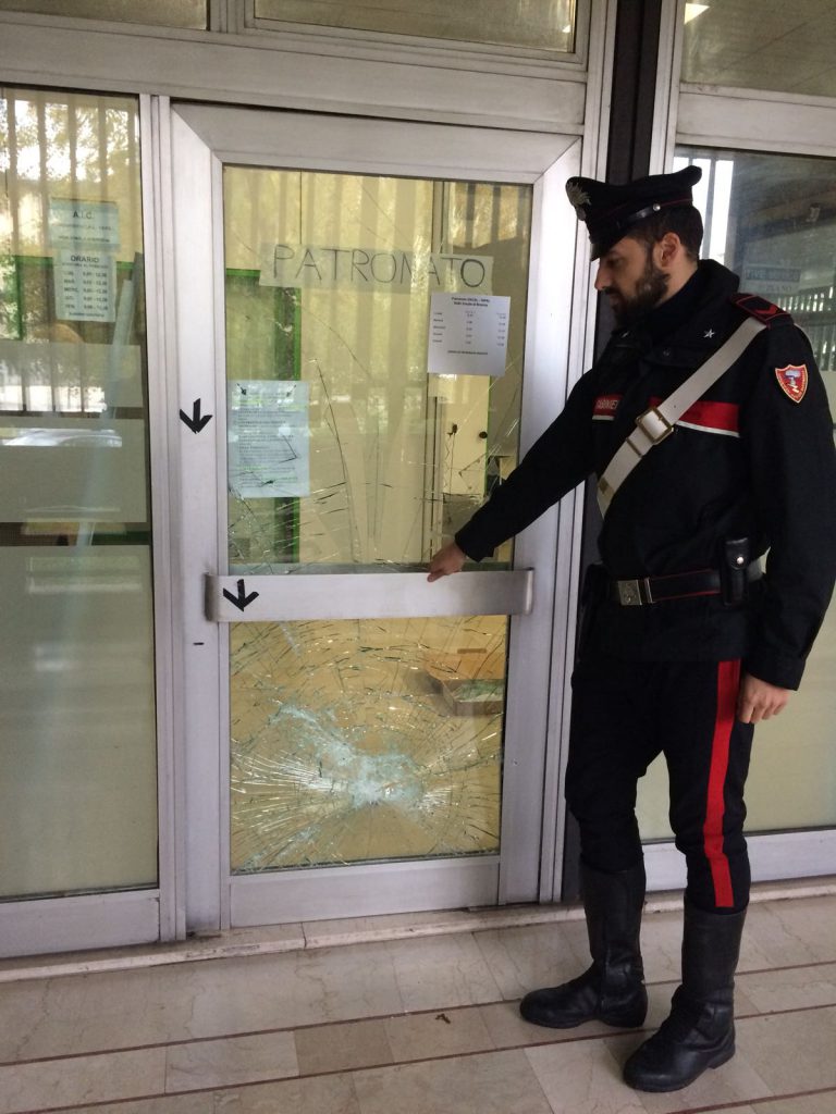 Carabinieri vetrata