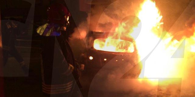 auto incendiata auto incendiata