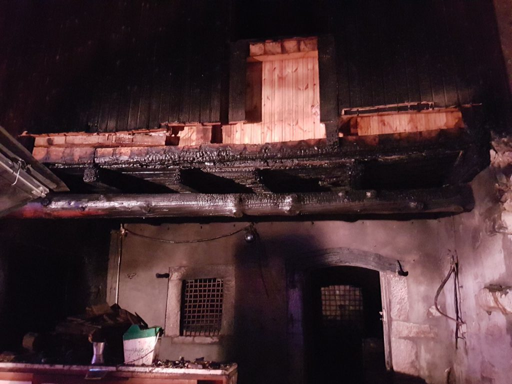 baita incendiata monte alino parre