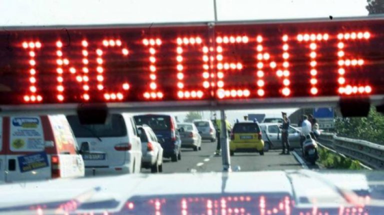 incidente autostrada 2 Muore centauro 43enne