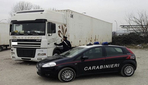 Camion parcheggiato Camion parcheggiato.jpg