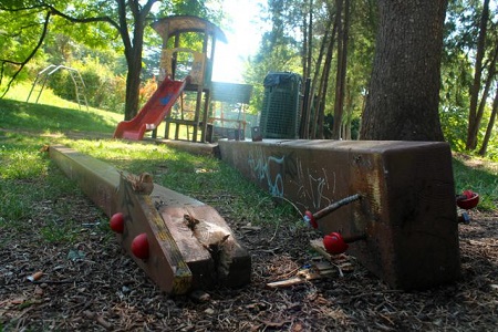 vandalismo scuola materna