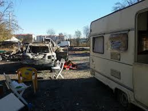 auto bruciate campo nomadi auto bruciate campo nomadi