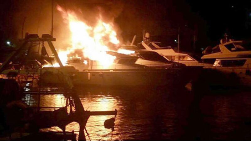 incendio imbarcazioni predore