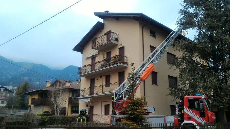 incendio tetto via gorizia clusone