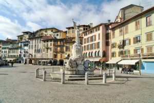 LOVERE PIAZZA XIII MARTIRI