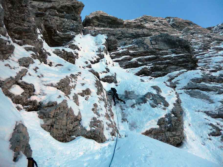 alpinisti precipitano concarena