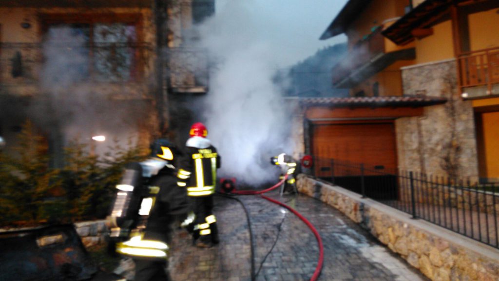 auto incendiate garage parre