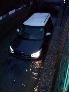 incidente auto nel fosso