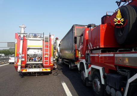 Camion ribaltatao VVFuoco
