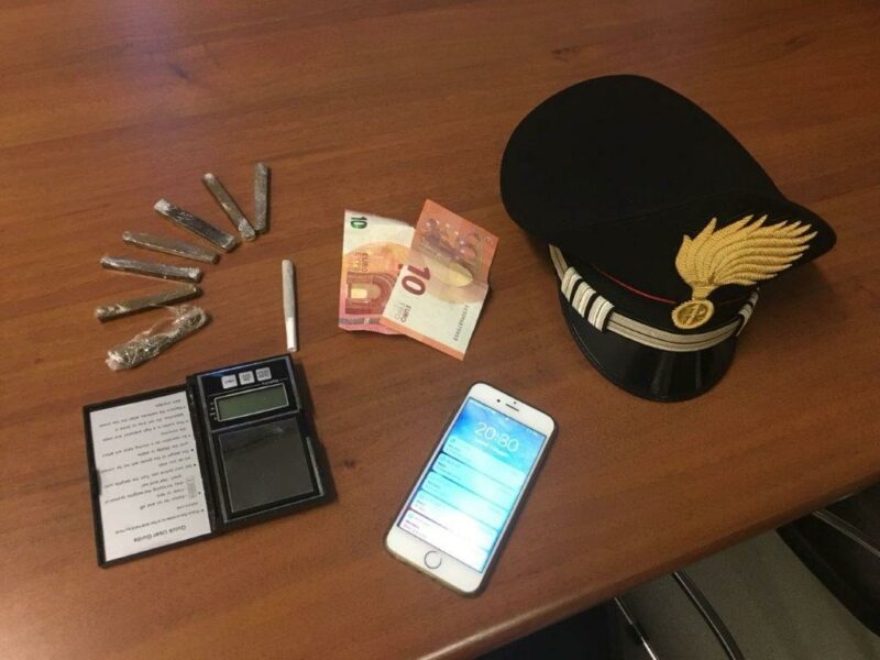 Carabinieri IMG soldi droga