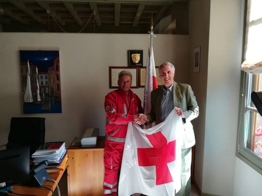 bandiera croce rossa sindaco