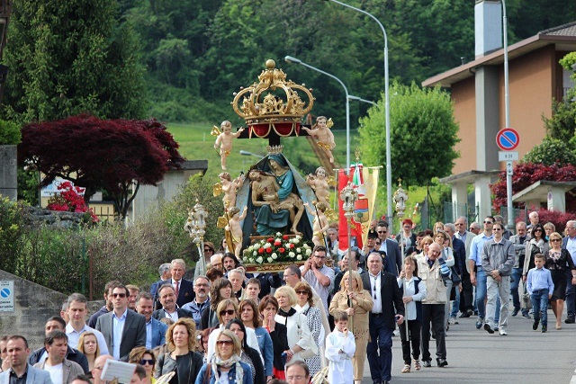 madonnina colzate processione