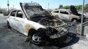 Auto icnendiate a Moniga