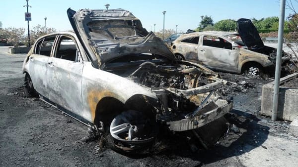 Auto icnendiate a Moniga Auto icnendiate a Moniga