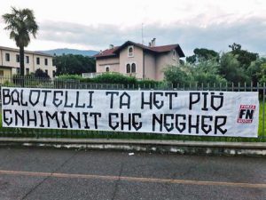 Balotelli striscione BS