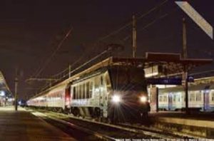 LAdro notturno treno