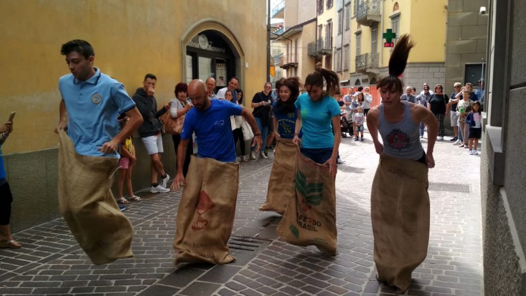 corsa con i sacchi clusone