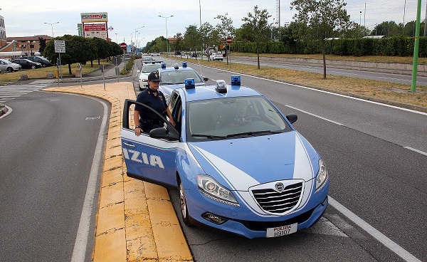 polizia di stato auto