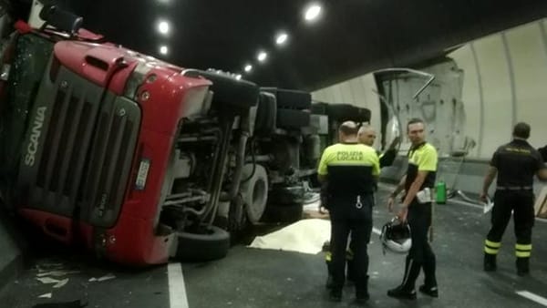 Mortale camion galleria Mortale camion galleria