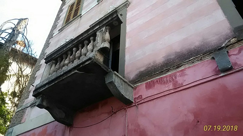 crollo balcone leffe
