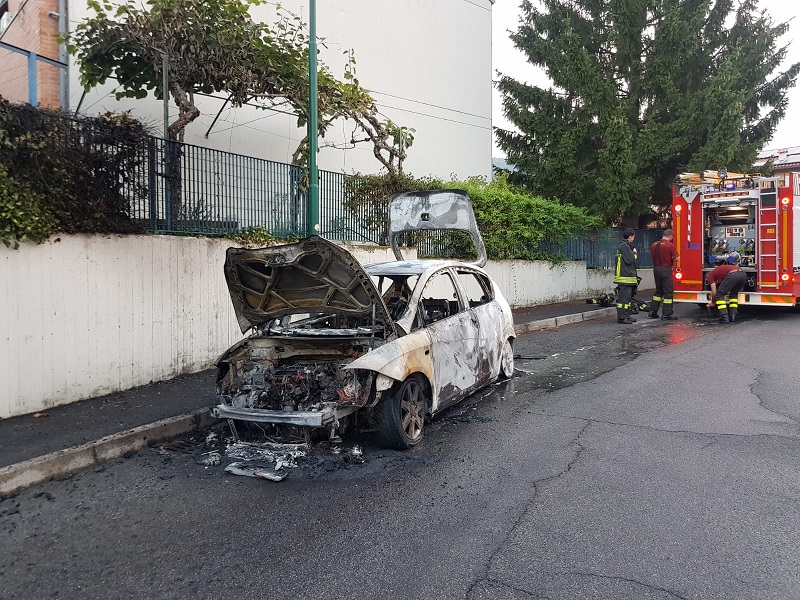 incendio auto scanzorosciate incendio auto scanzorosciate
