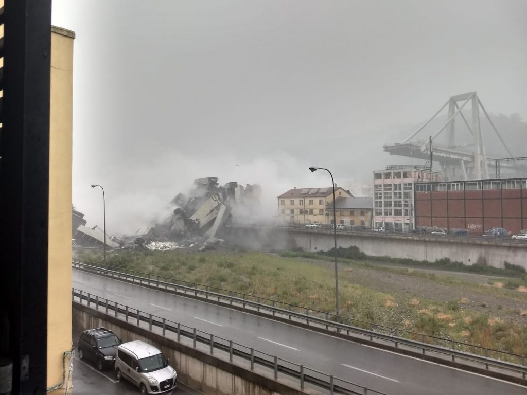 crollo ponte a10 genova crollo ponte a10 genova