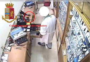 rapinatore farmacia