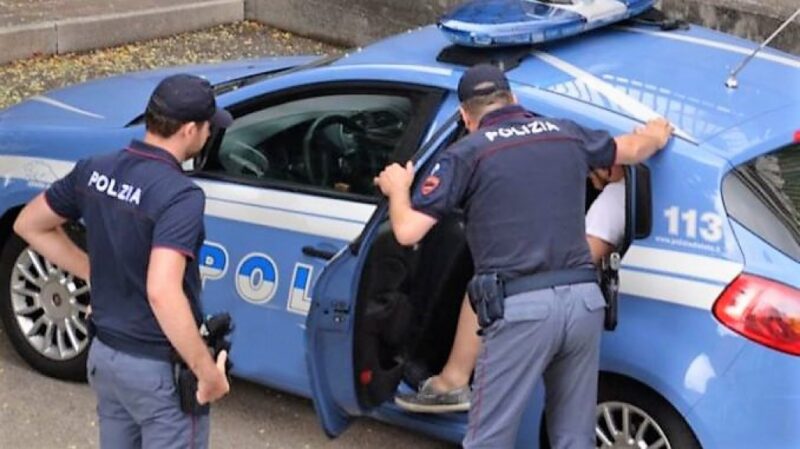 arresto polizia stazione arresto polizia stazione