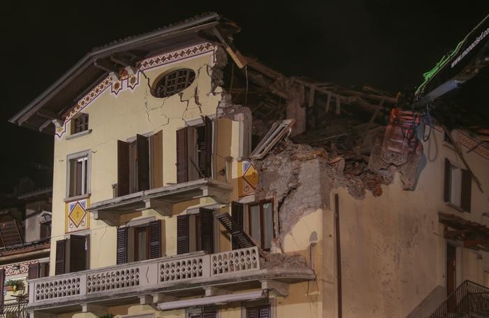 Palazzina abbattuta