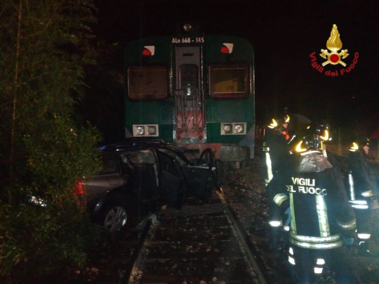 auto travolta da treno a Cortefranca
