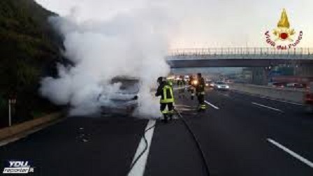 auto incendiuata a4 auto incendiuata a4.jpg