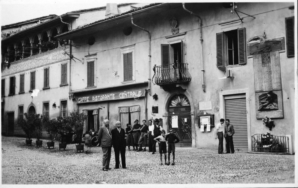 Gandino piazza Vittorio Veneto anni 30 Gandino piazza Vittorio Veneto anni 30