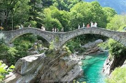 Ponte Tavernola.jpg