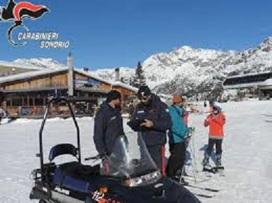 Carabinieri droga piste Carabinieri droga piste.jpg