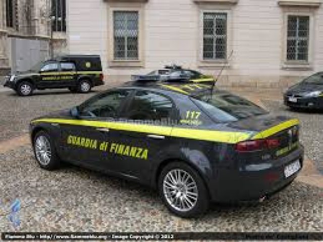 Guardia di finanza auto