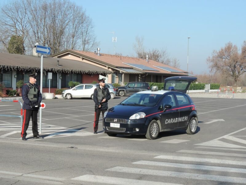 pattuglia carabinieri orzinuovi