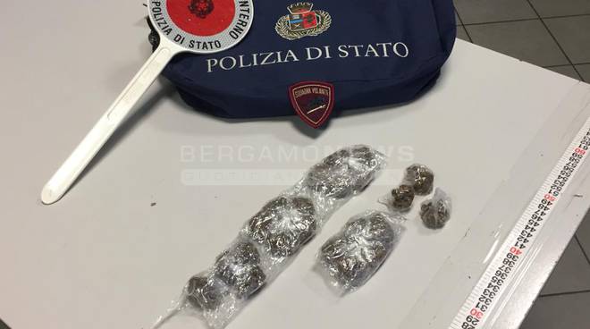 sul tram da ranica senza biglietto perquisito in tasca 22 dosi di droga 638440.660x368